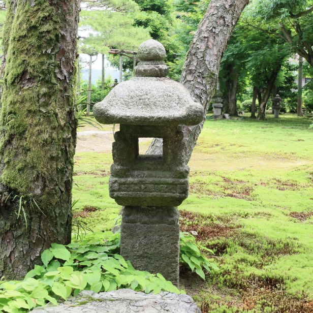 四方佛灯籠