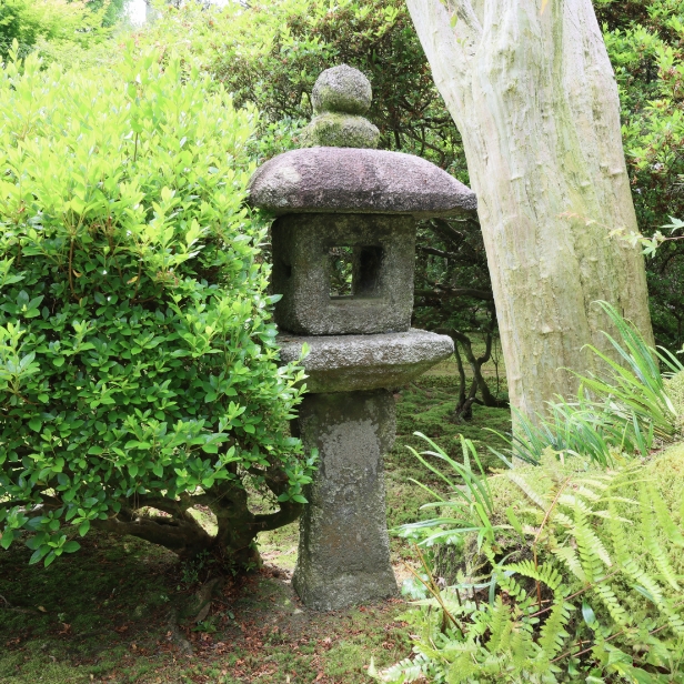 織部燈籠