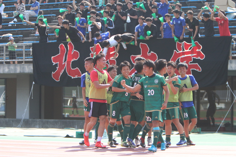 男子サッカー部が2年ぶり石川県選手権制覇 Topics 北陸大学 男子サッカー部が2年ぶり石川県選手権制覇 Topics 北陸大学