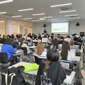 医療保健学部医療技術学科「自然科学概論」科学ポスター発表会