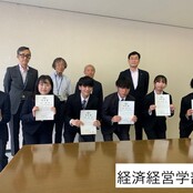 2023年度北陸大学特別奨励金及び留学生特別奨学金認定書授与式を挙行（太陽が丘）