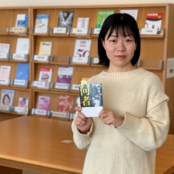 本学薬学部生の書評が『週刊読書人』に掲載されました