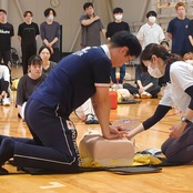 薬学部１年次生 早期体験学習「救命救急・AED体験」・「不自由体験」を実施