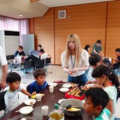日本語ボランティアサークル「つなぐみ」　子どもたちとたこ焼きパーティー