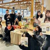 北陸大学SIGHTがイカの駅つくモールにて「能登ぶりそぼろ」販売記念イベントを開催